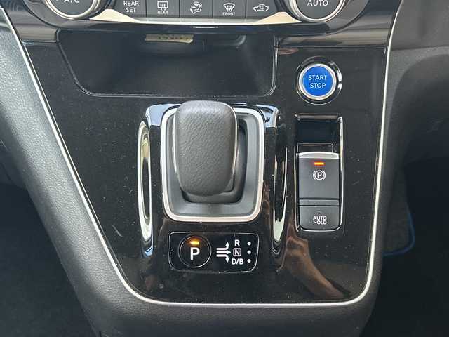 日産 セレナ e－パワー ハイウェイスター V 神奈川県 2022(令4)年 3.6万km ブリリアントシルバー ワンオーナー/プロパイロット/レーンアシスト/ブラインドスポットモニター/コーナーセンサー/純正ナビ/(FM/AM/CD/DVD/TV/BT)/バックカメラ/全周囲カメラ/ドライブレコーダー(前後)/ETC/両側パワースライドドア/デジタルインナーミラー/ステアリングスイッチ/シートヒーター/純正ナビ