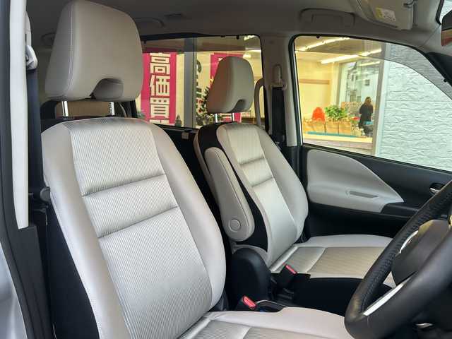 日産 セレナ e－パワー ハイウェイスター V 神奈川県 2022(令4)年 3.6万km ブリリアントシルバー ワンオーナー/プロパイロット/レーンアシスト/ブラインドスポットモニター/コーナーセンサー/純正ナビ/(FM/AM/CD/DVD/TV/BT)/バックカメラ/全周囲カメラ/ドライブレコーダー(前後)/ETC/両側パワースライドドア/デジタルインナーミラー/ステアリングスイッチ/シートヒーター/純正ナビ