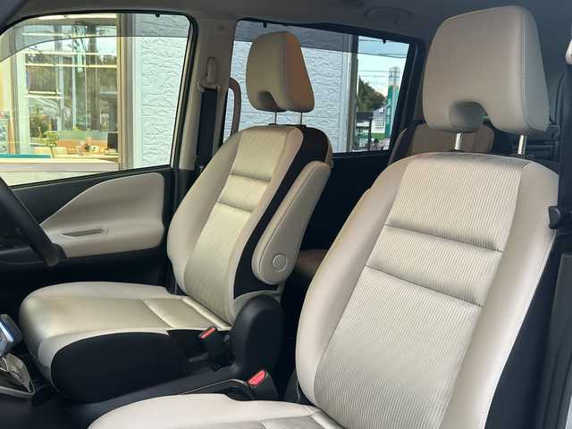 日産 セレナ e－パワー ハイウェイスター V 神奈川県 2022(令4)年 3.6万km ブリリアントシルバー ワンオーナー/プロパイロット/レーンアシスト/ブラインドスポットモニター/コーナーセンサー/純正ナビ/(FM/AM/CD/DVD/TV/BT)/バックカメラ/全周囲カメラ/ドライブレコーダー(前後)/ETC/両側パワースライドドア/デジタルインナーミラー/ステアリングスイッチ/シートヒーター/純正ナビ