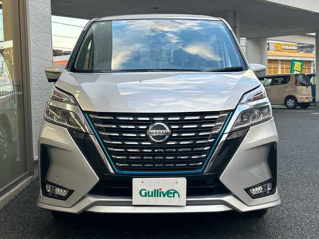 日産 セレナ e－パワー ハイウェイスター V 神奈川県 2022(令4)年 3.6万km ブリリアントシルバー ワンオーナー/プロパイロット/レーンアシスト/ブラインドスポットモニター/コーナーセンサー/純正ナビ/(FM/AM/CD/DVD/TV/BT)/バックカメラ/全周囲カメラ/ドライブレコーダー(前後)/ETC/両側パワースライドドア/デジタルインナーミラー/ステアリングスイッチ/シートヒーター/純正ナビ