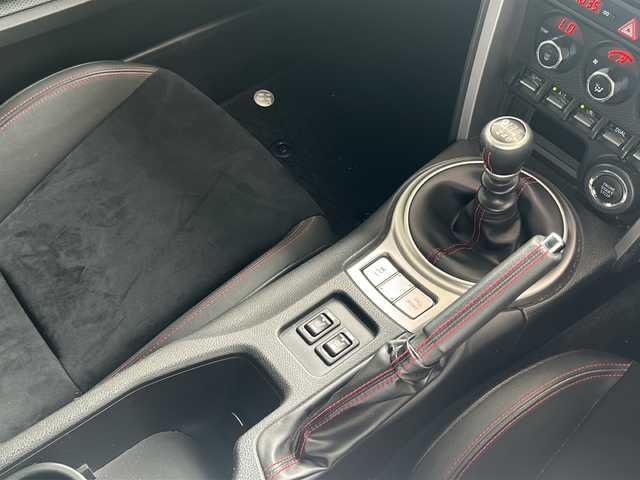 トヨタ ８６ GT リミテッド 岐阜県 2012(平24)年 12.7万km クリスタルブラックシリカ ワンオーナー/純正ナビ/AM/FM/Bluetooth/フルセグテレビ/DS/CD/DVD/ETC/ハーフレザーシート/VSCSPORT/トラクションコントロールシステム/電動格納ミラー/ドアバイザー/革ステアリング/TRDエアロ/マフラー