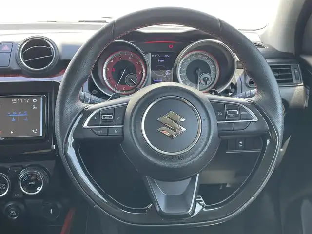 スズキ スイフト スポーツ 静岡県 2019(令1)年 3.9万km ピュアホワイトP 禁煙/純正ディスプレイオーディオ/（AM/FM/BT)/クルーズコントロール/パドルシフト /シートヒーター /純正17インチアルミホール/社外AWスタッドレス車載/純正フロアマット/スマートキー/LEDヘッドライト