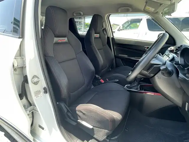 スズキ スイフト スポーツ 静岡県 2019(令1)年 3.9万km ピュアホワイトP 禁煙/純正ディスプレイオーディオ/（AM/FM/BT)/クルーズコントロール/パドルシフト /シートヒーター /純正17インチアルミホール/社外AWスタッドレス車載/純正フロアマット/スマートキー/LEDヘッドライト