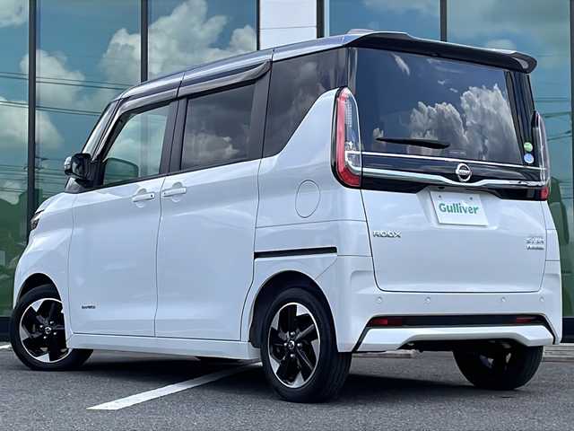 日産 ルークス ハイウェイスター X 福岡県 2020(令2)年 2.5万km チタニウムグレーM/シルキーホワイト 純正ナビ（ＣＤ・ＢＴ・フルセグ）/全周囲カメラ　/片側パワースライドドア　/前後クリアランスソナー　/エマージェンシーブレーキ　/アイドリングストップ　/ふらつき警報機能　/速度標識表示　/道路標識表示　/車線逸脱警報/先行車発進お知らせ機能/横滑り防止/SOSコール/盗難防止装置/ドアバイザー/純正フロアマット/純正１４インチAW/オートライト/LEDヘッドライト/フォグランプ/スマートキー/プッシュスタート/スペアキー1本