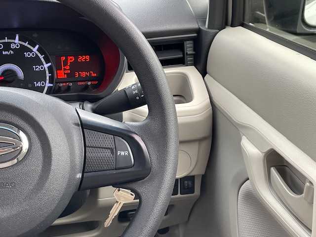 ダイハツ ムーヴ L SAⅢ 静岡県 2018(平30)年 3.8万km パールホワイトⅢ ●社外ナビ/（フルセグ/CD/Bluetooth）/（CN-E310D）/●バックカメラ/●衝突被害軽減システム/●レーンキープアシスト/●ステアリングスイッチ/●ETC/●フロアマット/●ドアバイザー/●プッシュスタート/●スマートキー/●横滑り防止装置/●ダブルSRS＋ABS/●保証書/●取扱説明書