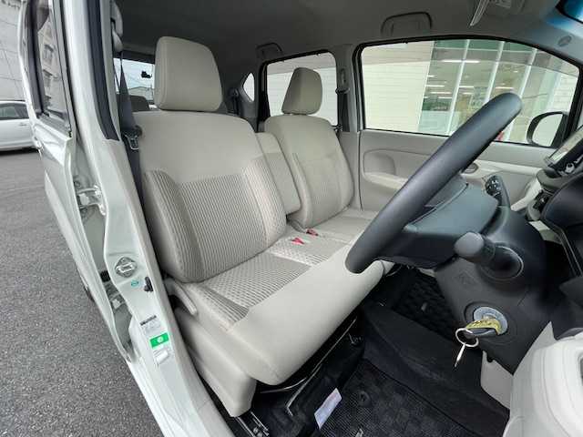 ダイハツ ムーヴ L SAⅢ 静岡県 2018(平30)年 3.8万km パールホワイトⅢ ●社外ナビ/（フルセグ/CD/Bluetooth）/（CN-E310D）/●バックカメラ/●衝突被害軽減システム/●レーンキープアシスト/●ステアリングスイッチ/●ETC/●フロアマット/●ドアバイザー/●プッシュスタート/●スマートキー/●横滑り防止装置/●ダブルSRS＋ABS/●保証書/●取扱説明書