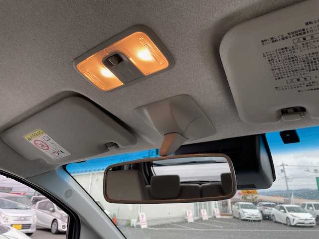 ダイハツ ムーヴ L SAⅢ 静岡県 2018(平30)年 3.8万km パールホワイトⅢ ●社外ナビ/（フルセグ/CD/Bluetooth）/（CN-E310D）/●バックカメラ/●衝突被害軽減システム/●レーンキープアシスト/●ステアリングスイッチ/●ETC/●フロアマット/●ドアバイザー/●プッシュスタート/●スマートキー/●横滑り防止装置/●ダブルSRS＋ABS/●保証書/●取扱説明書