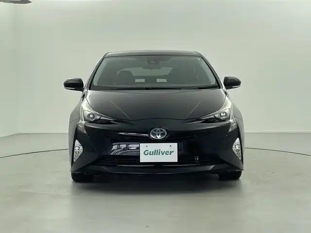 トヨタ プリウス S 福井県 2016(平28)年 6.7万km アティチュードブラックマイカ 禁煙車/ワンオーナー/純正ナビゲーション/型式：NSZN-W64T/【AM/FM/CD/Bluetooth/フルセグTV】/バックカメラ/ビルトインETC/トヨタセーフティセンス/・衝突軽減ブレーキ/・クルーズコントロール（追従有）/・車線逸脱警報機能/プッシュスタート/スマートキー/スペアキー/オートライト/LEDヘッドライド/スペアタイヤ/レザー調シートカバー