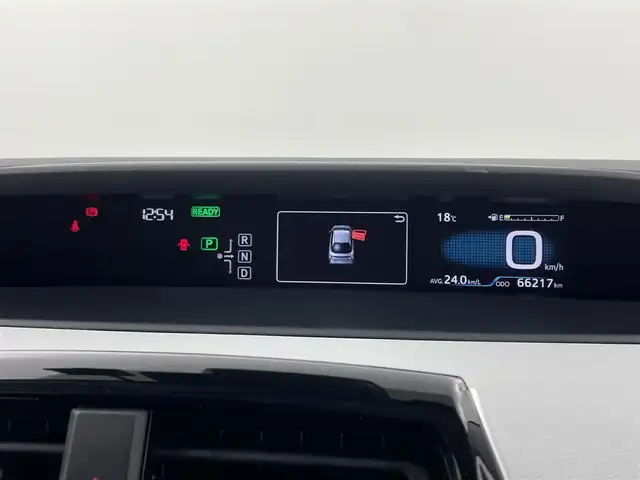 トヨタ プリウス S 福井県 2016(平28)年 6.7万km アティチュードブラックマイカ 禁煙車/ワンオーナー/純正ナビゲーション/型式：NSZN-W64T/【AM/FM/CD/Bluetooth/フルセグTV】/バックカメラ/ビルトインETC/トヨタセーフティセンス/・衝突軽減ブレーキ/・クルーズコントロール（追従有）/・車線逸脱警報機能/プッシュスタート/スマートキー/スペアキー/オートライト/LEDヘッドライド/スペアタイヤ/レザー調シートカバー