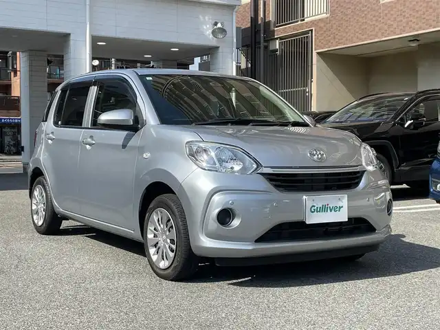 トヨタ パッソ X Lパッケージ S 大阪府 2019(平31)年 0.6万km ブライトシルバーM 純正7インチナビ（NSCN-W68）/・AM/FM/CD/BT/テレビ/バックカメラ/スマートアシストIII/・衝突警報/・衝突軽減支援ブレーキ/・誤発進抑制前後/・車線逸脱警報/・先行車発進お知らせ/・オートハイビーム/前後ソナー/純正ドライブレコーダー/ビルトインETC/純正ドアバイザー/純正フロアマット/保証書/取扱説明書/記録簿 H31/R2/R3/R5/R6
