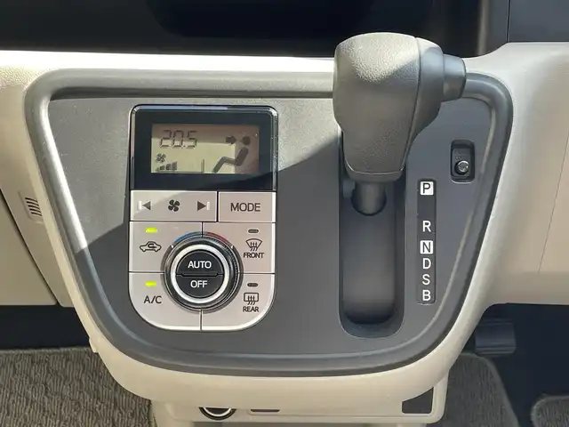 トヨタ パッソ X Lパッケージ S 大阪府 2019(平31)年 0.6万km ブライトシルバーM 純正7インチナビ（NSCN-W68）/・AM/FM/CD/BT/テレビ/バックカメラ/スマートアシストIII/・衝突警報/・衝突軽減支援ブレーキ/・誤発進抑制前後/・車線逸脱警報/・先行車発進お知らせ/・オートハイビーム/前後ソナー/純正ドライブレコーダー/ビルトインETC/純正ドアバイザー/純正フロアマット/保証書/取扱説明書/記録簿 H31/R2/R3/R5/R6