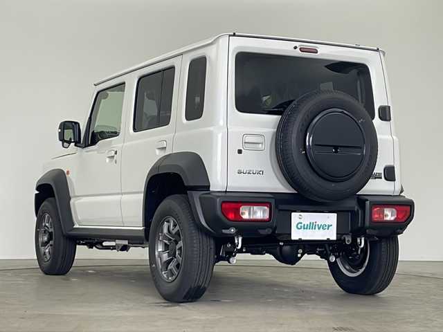 スズキ ジムニー ノマド FC 秋田県 2025(令7)年 0.1万km未満 アークティックホワイトパール 4WD/ワンオーナー/スズキセーフティサポート/レーダークルーズコントロール/ダウンヒルアシストコントロール/アイドリングストップ/コーナーセンサー/横滑り防止装置/本革ステアリング/ステアリングリモコン/ヘッドライトウォッシャー/LEDヘッドランプ/フォグランプ/前席シートヒーター/ドアミラーヒーター/保証書・取説