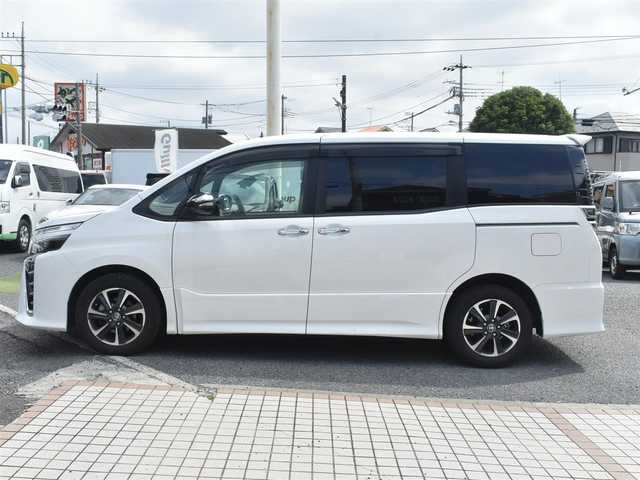 トヨタ ヴォクシー ZS 煌Ⅲ 神奈川県 2021(令3)年 5万km ホワイトパールクリスタルシャイン ワンオーナー/社外メモリナビ/フルセグテレビ/バックカメラ/フリップダウンモニター/プッシュスタート/両側パワースライドドア/ETC/LEDヘッドライト/保証書/取説/スペアスマートキー/記録(R.6)