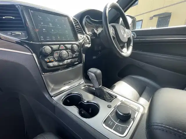 クライスラー・ジープ ジープ グランドチェロキー LTD 静岡県 2020(令2)年 4.5万km ブライトホワイト UconnectナビフルセグTV Bluetooth CarPlay対応/バック/サイド/フロントカメラ/ブラックレザーシート シートヒーター /前席ベンチレーション　運転席メモリーパワーシート/パワーテールゲート /DSRCETC/前後ドライブレコーダー