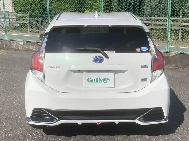 トヨタ アクア G G’s 埼玉県 2016(平28)年 10.9万km ライムホワイトパールクリスタルシャイン (株)IDOMが運営する【じしゃロン鳩ヶ谷店】の自社ローン専用車両になりますこちらは現金またはオートローンご利用時の価格です。自社ローンご希望の方は別途その旨お申付け下さい/登録時106342km/トヨタセーフティセンス/　・プリクラッシュセーフティ/　・レーンディパーチャーアラート/　・オートマチックハイビーム/　・クルーズコントロール/G’s専用装備/　・フロントバンパー/　・（専用クリアターンランプ内蔵/スモークメッキ加飾）/　・サイドマッドガード/　・リヤバンパー（スモークメッキ加飾）/　・フェンダーガーニッシュ（HYBRIDロゴ・G’sロゴ付）/　・エンブレム（バックドア）/　・LEDイルミネーションビーム（コンソールスイッチ付）/　・フロントスポーティシート/純正SDナビ（NSZN-W64T）/　・AM/FM/CD/DVD/MSV(SD)/BT/フルセグTV/バックカメラ/ＥＴＣ/プッシュスタート/スマートキーx2/純正17インチアルミホイール/ＬＥＤヘッドライト/　・オートライト/フォグランプ/革巻きステアリング/電動格納式オートウィンカーミラー/ドアバイザー/G’s専用フロアマット