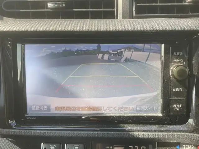 トヨタ アクア G G’s 埼玉県 2016(平28)年 10.9万km ライムホワイトパールクリスタルシャイン (株)IDOMが運営する【じしゃロン鳩ヶ谷店】の自社ローン専用車両になりますこちらは現金またはオートローンご利用時の価格です。自社ローンご希望の方は別途その旨お申付け下さい/登録時106342km/トヨタセーフティセンス/　・プリクラッシュセーフティ/　・レーンディパーチャーアラート/　・オートマチックハイビーム/　・クルーズコントロール/G’s専用装備/　・フロントバンパー/　・（専用クリアターンランプ内蔵/スモークメッキ加飾）/　・サイドマッドガード/　・リヤバンパー（スモークメッキ加飾）/　・フェンダーガーニッシュ（HYBRIDロゴ・G’sロゴ付）/　・エンブレム（バックドア）/　・LEDイルミネーションビーム（コンソールスイッチ付）/　・フロントスポーティシート/純正SDナビ（NSZN-W64T）/　・AM/FM/CD/DVD/MSV(SD)/BT/フルセグTV/バックカメラ/ＥＴＣ/プッシュスタート/スマートキーx2/純正17インチアルミホイール/ＬＥＤヘッドライト/　・オートライト/フォグランプ/革巻きステアリング/電動格納式オートウィンカーミラー/ドアバイザー/G’s専用フロアマット