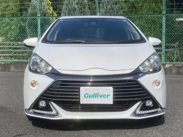 トヨタ アクア G G’s 埼玉県 2016(平28)年 10.9万km ライムホワイトパールクリスタルシャイン (株)IDOMが運営する【じしゃロン鳩ヶ谷店】の自社ローン専用車両になりますこちらは現金またはオートローンご利用時の価格です。自社ローンご希望の方は別途その旨お申付け下さい/登録時106342km/トヨタセーフティセンス/　・プリクラッシュセーフティ/　・レーンディパーチャーアラート/　・オートマチックハイビーム/　・クルーズコントロール/G’s専用装備/　・フロントバンパー/　・（専用クリアターンランプ内蔵/スモークメッキ加飾）/　・サイドマッドガード/　・リヤバンパー（スモークメッキ加飾）/　・フェンダーガーニッシュ（HYBRIDロゴ・G’sロゴ付）/　・エンブレム（バックドア）/　・LEDイルミネーションビーム（コンソールスイッチ付）/　・フロントスポーティシート/純正SDナビ（NSZN-W64T）/　・AM/FM/CD/DVD/MSV(SD)/BT/フルセグTV/バックカメラ/ＥＴＣ/プッシュスタート/スマートキーx2/純正17インチアルミホイール/ＬＥＤヘッドライト/　・オートライト/フォグランプ/革巻きステアリング/電動格納式オートウィンカーミラー/ドアバイザー/G’s専用フロアマット