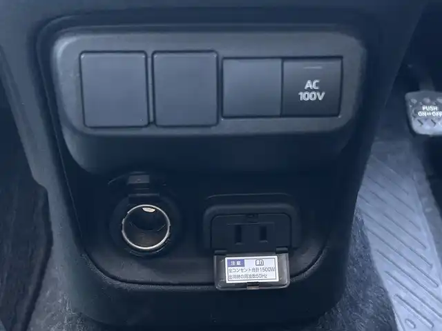 トヨタ シエンタ ハイブリッド Z 佐賀県 2023(令5)年 0.6万km ホワイトパールクリスタルシャイン 走行距離6027km/ワンオーナー(自社名済み)/トヨタセーフティセンス/・プリクラッシュセーフティ/・レーダークルーズコントロール/・アダプティブハイビーム/・レーントレーシングアシスト/・レーンディパーチャーアラート/ブラインドスポットモニター/パーキングサポートブレーキ/クリアランスソナー/純正ディスプレイオーディオ/・コネクティッドナビ/・アラウンドビューモニター/・フルセグTV/BT/ハンズフリーデュアルパワースライドドア/純正前後ドライブレコーダー/ETC2.0 /USB入力端子/フロアマット/スペアキー×1/保証書/取扱説明書