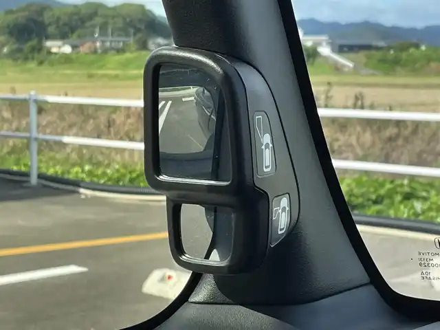 ホンダ Ｎ ＢＯＸ カスタム L ターボ 佐賀県 2022(令4)年 1.7万km クリスタルブラックパール 純正8インチメモリーナビゲーション/・フルセグTV/CD/DVD/SD/USB/Bluetooth/バックカメラ/前後ドライブレコーダー/ビルトインETC/両側パワースライドドア/電子パーキングブレーキ/BRAKE HOLD機能/ハーフレザーシート/DN席シートヒーター/ISOFIX対応/パドルシフト/革巻きステアリング/ステアリングリモコン/純正15インチアルミホイール/純正LEDヘッドライト/・オートマチックハイビーム/純正LEDフォグランプ/ドアバイザ―
