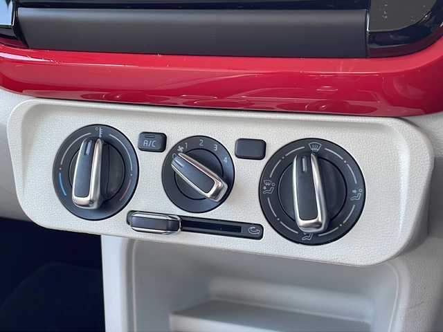 フォルクスワーゲン アップ！ ムーブアップ！ 徳島県 2014(平26)年 6.6万km 赤 社外7型ナビ　AVIC-RZ502/（DISC/USB/SD/BT/ラジオ/iPod/AUX/フルセグ）/バックカメラ/ETC/クルーズコントロール/社外フロアマット/前席シートヒーター/純正15インチアルミホイール/ハロゲンヘッドライト/スペアキー/フォグライト/リモコンキー