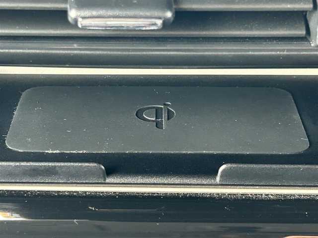 三菱 デリカミニ T プレミアム 兵庫県 2023(令5)年 2.3万km ＤグリーンⅡ ワンオーナー/社外9インチナビ/フルセグテレビ/BTオーディオ/CD/DVD再生機能/全方位カメラ/デジタルインナーミラー/ワイヤレス充電/前席シートヒーター/ステアリングヒーター/両側パワースライドドア/ETC2.0/パドルシフト/LEDヘッドライト/純正15インチAW