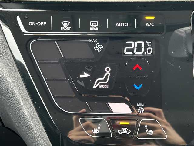 三菱 デリカミニ T プレミアム 兵庫県 2023(令5)年 2.3万km ＤグリーンⅡ ワンオーナー/社外9インチナビ/フルセグテレビ/BTオーディオ/CD/DVD再生機能/全方位カメラ/デジタルインナーミラー/ワイヤレス充電/前席シートヒーター/ステアリングヒーター/両側パワースライドドア/ETC2.0/パドルシフト/LEDヘッドライト/純正15インチAW