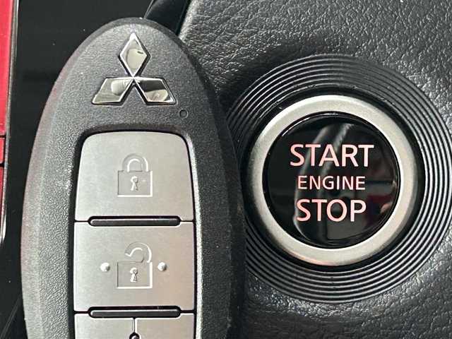 三菱 デリカミニ T プレミアム 兵庫県 2023(令5)年 2.3万km ＤグリーンⅡ ワンオーナー/社外9インチナビ/フルセグテレビ/BTオーディオ/CD/DVD再生機能/全方位カメラ/デジタルインナーミラー/ワイヤレス充電/前席シートヒーター/ステアリングヒーター/両側パワースライドドア/ETC2.0/パドルシフト/LEDヘッドライト/純正15インチAW