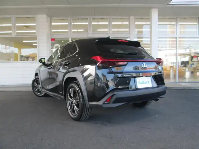 レクサス ＵＸ 250h バージョンC 千葉県 2018(平30)年 4.8万km グラファイトブラックガラスフレーク 純正ナビ、フルセグTV/パノラミックビューモニター/純正オーディオ【DVD/CD/BT/SD/USB】/Lexus Safety System＋/LEDヘッドライト&LEDフォグ/レーダークルーズコントロール/レーンキープアシスト/クリアランスソナー/BSM/白革シート/運転席シートメモリ/前席パワーシート&シートヒーター/ステアリングヒーター/パワーバックドア/AC100V/純正前方ドライブレコーダー/ETC2.0/スペアキー/取扱説明書/新車時保証書