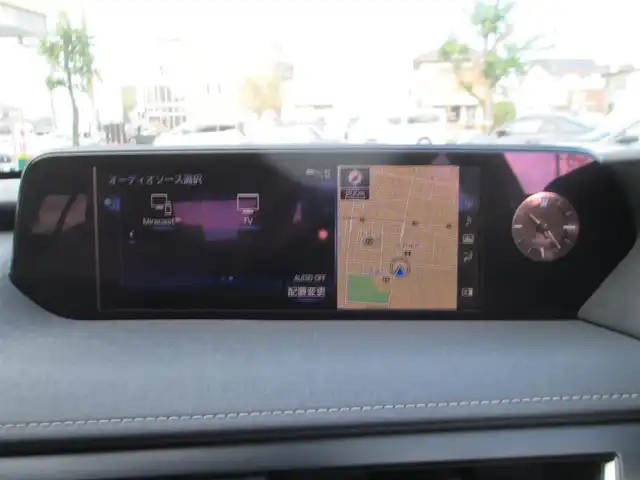 レクサス ＵＸ 250h バージョンC 千葉県 2018(平30)年 4.8万km グラファイトブラックガラスフレーク 純正ナビ、フルセグTV/パノラミックビューモニター/純正オーディオ【DVD/CD/BT/SD/USB】/Lexus Safety System＋/LEDヘッドライト&LEDフォグ/レーダークルーズコントロール/レーンキープアシスト/クリアランスソナー/BSM/白革シート/運転席シートメモリ/前席パワーシート&シートヒーター/ステアリングヒーター/パワーバックドア/AC100V/純正前方ドライブレコーダー/ETC2.0/スペアキー/取扱説明書/新車時保証書