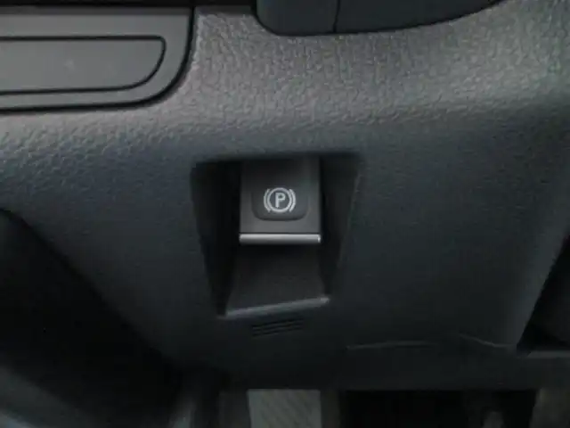 レクサス ＵＸ 250h バージョンC 千葉県 2018(平30)年 4.8万km グラファイトブラックガラスフレーク 純正ナビ、フルセグTV/パノラミックビューモニター/純正オーディオ【DVD/CD/BT/SD/USB】/Lexus Safety System＋/LEDヘッドライト&LEDフォグ/レーダークルーズコントロール/レーンキープアシスト/クリアランスソナー/BSM/白革シート/運転席シートメモリ/前席パワーシート&シートヒーター/ステアリングヒーター/パワーバックドア/AC100V/純正前方ドライブレコーダー/ETC2.0/スペアキー/取扱説明書/新車時保証書