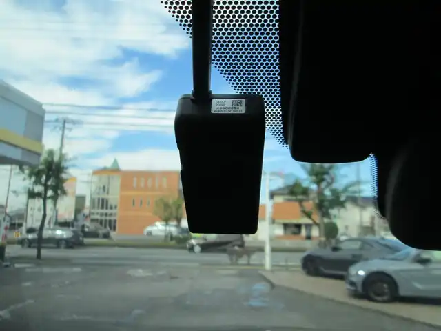 レクサス ＵＸ 250h バージョンC 千葉県 2018(平30)年 4.8万km グラファイトブラックガラスフレーク 純正ナビ、フルセグTV/パノラミックビューモニター/純正オーディオ【DVD/CD/BT/SD/USB】/Lexus Safety System＋/LEDヘッドライト&LEDフォグ/レーダークルーズコントロール/レーンキープアシスト/クリアランスソナー/BSM/白革シート/運転席シートメモリ/前席パワーシート&シートヒーター/ステアリングヒーター/パワーバックドア/AC100V/純正前方ドライブレコーダー/ETC2.0/スペアキー/取扱説明書/新車時保証書