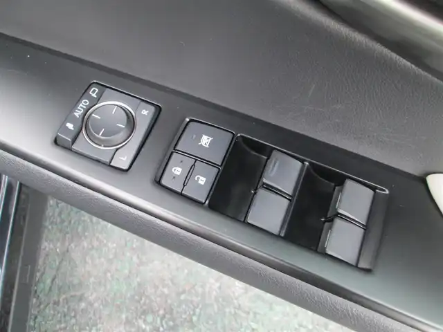 レクサス ＵＸ 250h バージョンC 千葉県 2018(平30)年 4.8万km グラファイトブラックガラスフレーク 純正ナビ、フルセグTV/パノラミックビューモニター/純正オーディオ【DVD/CD/BT/SD/USB】/Lexus Safety System＋/LEDヘッドライト&LEDフォグ/レーダークルーズコントロール/レーンキープアシスト/クリアランスソナー/BSM/白革シート/運転席シートメモリ/前席パワーシート&シートヒーター/ステアリングヒーター/パワーバックドア/AC100V/純正前方ドライブレコーダー/ETC2.0/スペアキー/取扱説明書/新車時保証書