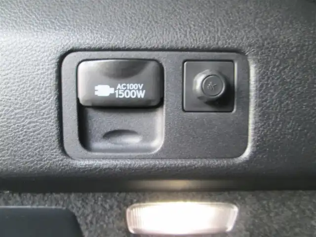 レクサス ＵＸ 250h バージョンC 千葉県 2018(平30)年 4.8万km グラファイトブラックガラスフレーク 純正ナビ、フルセグTV/パノラミックビューモニター/純正オーディオ【DVD/CD/BT/SD/USB】/Lexus Safety System＋/LEDヘッドライト&LEDフォグ/レーダークルーズコントロール/レーンキープアシスト/クリアランスソナー/BSM/白革シート/運転席シートメモリ/前席パワーシート&シートヒーター/ステアリングヒーター/パワーバックドア/AC100V/純正前方ドライブレコーダー/ETC2.0/スペアキー/取扱説明書/新車時保証書