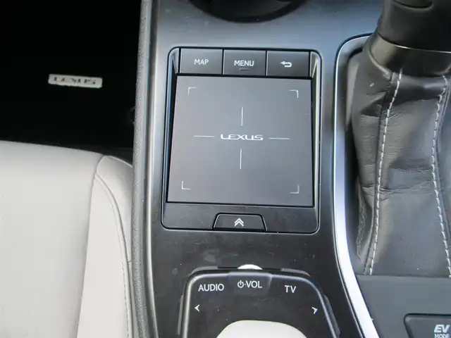 レクサス ＵＸ 250h バージョンC 千葉県 2018(平30)年 4.8万km グラファイトブラックガラスフレーク 純正ナビ、フルセグTV/パノラミックビューモニター/純正オーディオ【DVD/CD/BT/SD/USB】/Lexus Safety System＋/LEDヘッドライト&LEDフォグ/レーダークルーズコントロール/レーンキープアシスト/クリアランスソナー/BSM/白革シート/運転席シートメモリ/前席パワーシート&シートヒーター/ステアリングヒーター/パワーバックドア/AC100V/純正前方ドライブレコーダー/ETC2.0/スペアキー/取扱説明書/新車時保証書