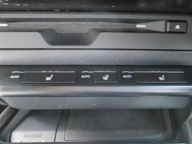 レクサス ＵＸ 250h バージョンC 千葉県 2018(平30)年 4.8万km グラファイトブラックガラスフレーク 純正ナビ、フルセグTV/パノラミックビューモニター/純正オーディオ【DVD/CD/BT/SD/USB】/Lexus Safety System＋/LEDヘッドライト&LEDフォグ/レーダークルーズコントロール/レーンキープアシスト/クリアランスソナー/BSM/白革シート/運転席シートメモリ/前席パワーシート&シートヒーター/ステアリングヒーター/パワーバックドア/AC100V/純正前方ドライブレコーダー/ETC2.0/スペアキー/取扱説明書/新車時保証書