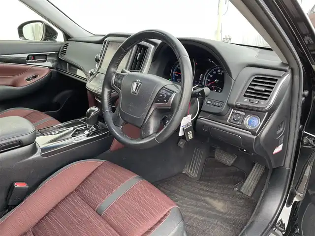 トヨタ クラウン ハイブリッド アスリートS 佐賀県 2015(平27)年 10.5万km ブラック ワンオーナー/純正HDDディスプレイナビ/・フルセグTV/CD/DVD/HDD/USB/Bluetooth/バックカメラ/ETC/クルーズコントロール/横滑り防止装置/DN席パワーシート/シートヒーター/ISOFIX対応/革巻きステアリング/ステアリングヒーター/ステアリングリモコン/純正17インチアルミホイール/純正キセノンヘッドライト/・オートマチックハイビーム/純正LEDフォグランプ/純正フロアマット/純正ドアバイザ―/新車保証書/取扱説明書/スペアキー１本