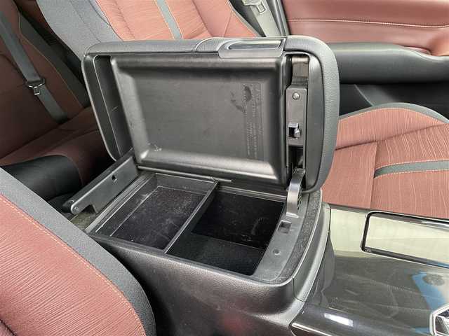 トヨタ クラウン ハイブリッド アスリートS 佐賀県 2015(平27)年 10.5万km ブラック ワンオーナー/純正HDDディスプレイナビ/・フルセグTV/CD/DVD/HDD/USB/Bluetooth/バックカメラ/ETC/クルーズコントロール/横滑り防止装置/DN席パワーシート/シートヒーター/ISOFIX対応/革巻きステアリング/ステアリングヒーター/ステアリングリモコン/純正17インチアルミホイール/純正キセノンヘッドライト/・オートマチックハイビーム/純正LEDフォグランプ/純正フロアマット/純正ドアバイザ―/新車保証書/取扱説明書/スペアキー１本