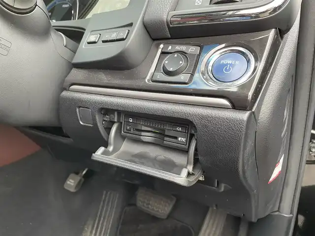 トヨタ クラウン ハイブリッド アスリートS 佐賀県 2015(平27)年 10.5万km ブラック ワンオーナー/純正HDDディスプレイナビ/・フルセグTV/CD/DVD/HDD/USB/Bluetooth/バックカメラ/ETC/クルーズコントロール/横滑り防止装置/DN席パワーシート/シートヒーター/ISOFIX対応/革巻きステアリング/ステアリングヒーター/ステアリングリモコン/純正17インチアルミホイール/純正キセノンヘッドライト/・オートマチックハイビーム/純正LEDフォグランプ/純正フロアマット/純正ドアバイザ―/新車保証書/取扱説明書/スペアキー１本