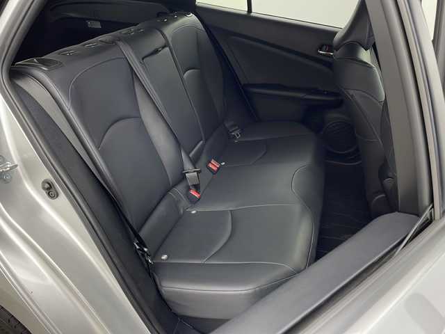 トヨタ プリウス S ツーリングセレクション 兵庫県 2017(平29)年 5.2万km シルバーM ・社外ナビ（AVIC-RZ700）/CD/DVD/SD/TV/Bluetooth/・バックカメラ/・ビルトインETC/・モデリスタエアロ/・革シート/・前席シートヒーター/・スマートキー/・プッシュスタート/・ＬＥＤヘッドライト/・純正17インチアルミホイール/・純正フロアマット/・横滑り防止装置