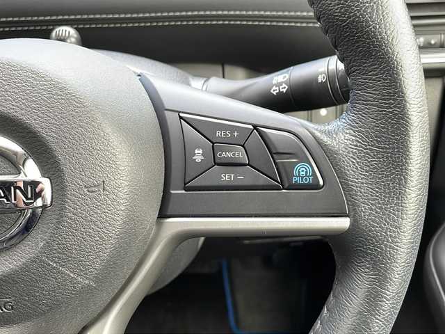 日産 セレナ e－パワー ハイウェイスター V 山口県 2019(令1)年 4.9万km ブリリアントホワイトパール 純正フリップダウンモニター/純正9インチナビ/・フルセグテレビ/・Bluetooth/・AM/FM/CD/DVD/アラウンドビューモニター/両側パワースライドドア/純正ドライブレコーダー/ETC/プロパイロット/・インテリジェントエマージェンシーブレーキ/・車線逸脱警報/・車線逸脱防止支援システム/・踏み間違い衝突防止アシスト/・ふらつき警報/・標識検知機能/・オートマチックハイビーム/・コーナーセンサー/D/N席シートヒーター/ステアリングヒーター/デジタルインナーミラー/スマートキー/スペアキー/純正15インチAW