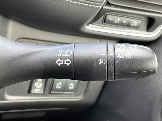 日産 セレナ e－パワー ハイウェイスター V 山口県 2019(令1)年 4.9万km ブリリアントホワイトパール 純正フリップダウンモニター/純正9インチナビ/・フルセグテレビ/・Bluetooth/・AM/FM/CD/DVD/アラウンドビューモニター/両側パワースライドドア/純正ドライブレコーダー/ETC/プロパイロット/・インテリジェントエマージェンシーブレーキ/・車線逸脱警報/・車線逸脱防止支援システム/・踏み間違い衝突防止アシスト/・ふらつき警報/・標識検知機能/・オートマチックハイビーム/・コーナーセンサー/D/N席シートヒーター/ステアリングヒーター/デジタルインナーミラー/スマートキー/スペアキー/純正15インチAW