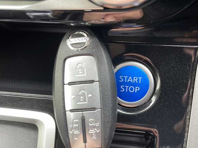 日産 セレナ e－パワー ハイウェイスター V 山口県 2019(令1)年 4.9万km ブリリアントホワイトパール 純正フリップダウンモニター/純正9インチナビ/・フルセグテレビ/・Bluetooth/・AM/FM/CD/DVD/アラウンドビューモニター/両側パワースライドドア/純正ドライブレコーダー/ETC/プロパイロット/・インテリジェントエマージェンシーブレーキ/・車線逸脱警報/・車線逸脱防止支援システム/・踏み間違い衝突防止アシスト/・ふらつき警報/・標識検知機能/・オートマチックハイビーム/・コーナーセンサー/D/N席シートヒーター/ステアリングヒーター/デジタルインナーミラー/スマートキー/スペアキー/純正15インチAW