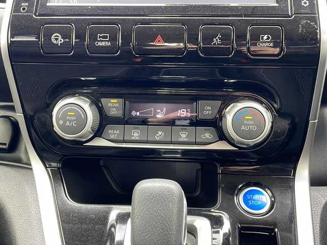 日産 セレナ e－パワー ハイウェイスター V 山口県 2019(令1)年 4.9万km ブリリアントホワイトパール 純正フリップダウンモニター/純正9インチナビ/・フルセグテレビ/・Bluetooth/・AM/FM/CD/DVD/アラウンドビューモニター/両側パワースライドドア/純正ドライブレコーダー/ETC/プロパイロット/・インテリジェントエマージェンシーブレーキ/・車線逸脱警報/・車線逸脱防止支援システム/・踏み間違い衝突防止アシスト/・ふらつき警報/・標識検知機能/・オートマチックハイビーム/・コーナーセンサー/D/N席シートヒーター/ステアリングヒーター/デジタルインナーミラー/スマートキー/スペアキー/純正15インチAW