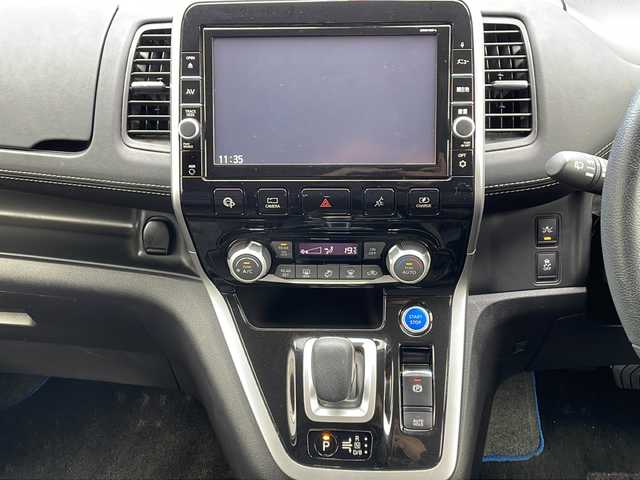 日産 セレナ e－パワー ハイウェイスター V 山口県 2019(令1)年 4.9万km ブリリアントホワイトパール 純正フリップダウンモニター/純正9インチナビ/・フルセグテレビ/・Bluetooth/・AM/FM/CD/DVD/アラウンドビューモニター/両側パワースライドドア/純正ドライブレコーダー/ETC/プロパイロット/・インテリジェントエマージェンシーブレーキ/・車線逸脱警報/・車線逸脱防止支援システム/・踏み間違い衝突防止アシスト/・ふらつき警報/・標識検知機能/・オートマチックハイビーム/・コーナーセンサー/D/N席シートヒーター/ステアリングヒーター/デジタルインナーミラー/スマートキー/スペアキー/純正15インチAW