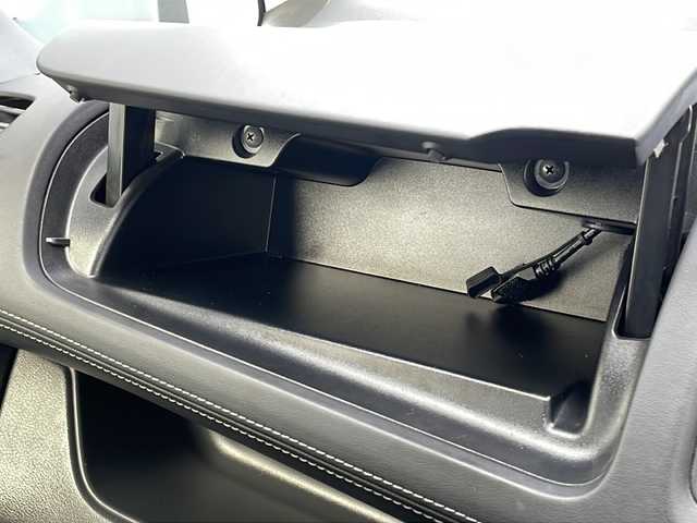 日産 セレナ e－パワー ハイウェイスター V 山口県 2019(令1)年 4.9万km ブリリアントホワイトパール 純正フリップダウンモニター/純正9インチナビ/・フルセグテレビ/・Bluetooth/・AM/FM/CD/DVD/アラウンドビューモニター/両側パワースライドドア/純正ドライブレコーダー/ETC/プロパイロット/・インテリジェントエマージェンシーブレーキ/・車線逸脱警報/・車線逸脱防止支援システム/・踏み間違い衝突防止アシスト/・ふらつき警報/・標識検知機能/・オートマチックハイビーム/・コーナーセンサー/D/N席シートヒーター/ステアリングヒーター/デジタルインナーミラー/スマートキー/スペアキー/純正15インチAW