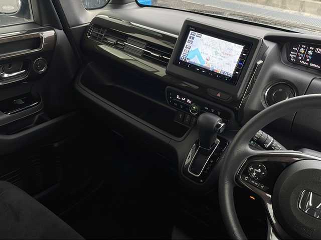 ホンダ Ｎ ＢＯＸ カスタム G L ホンダセンシング 山口県 2021(令3)年 3.6万km クリスタルブラックパール 純正7インチナビ（VXM-214VFi）/（Bluetooth/SD/CD/DVD/フルセグTV)/前後ドライブレコーダー/バックカメラ/シートヒーター（運転席/助手席）/ビルドインETC/片側パワースライドドア/Honda SENSING/・衝突軽減ブレーキ（CMBS）/・誤発進抑制機能/・歩行者事故低減ステアリング/・路外逸脱抑制機能/・渋滞追従機能付アダプティブクルーズコントロール（ACC）/・車線維持支援システム（LKAS）/・先行車発進お知らせ機能/・標識認識機能/・後方誤発進抑制機能/LEDヘッドライト/オートマチックハイビーム/オートライト/純正フロアマット/スペアキー1本/スマートキー/取扱説明書