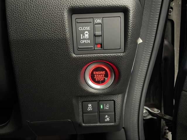 ホンダ Ｎ ＢＯＸ カスタム G L ホンダセンシング 山口県 2021(令3)年 3.6万km クリスタルブラックパール 純正7インチナビ（VXM-214VFi）/（Bluetooth/SD/CD/DVD/フルセグTV)/前後ドライブレコーダー/バックカメラ/シートヒーター（運転席/助手席）/ビルドインETC/片側パワースライドドア/Honda SENSING/・衝突軽減ブレーキ（CMBS）/・誤発進抑制機能/・歩行者事故低減ステアリング/・路外逸脱抑制機能/・渋滞追従機能付アダプティブクルーズコントロール（ACC）/・車線維持支援システム（LKAS）/・先行車発進お知らせ機能/・標識認識機能/・後方誤発進抑制機能/LEDヘッドライト/オートマチックハイビーム/オートライト/純正フロアマット/スペアキー1本/スマートキー/取扱説明書