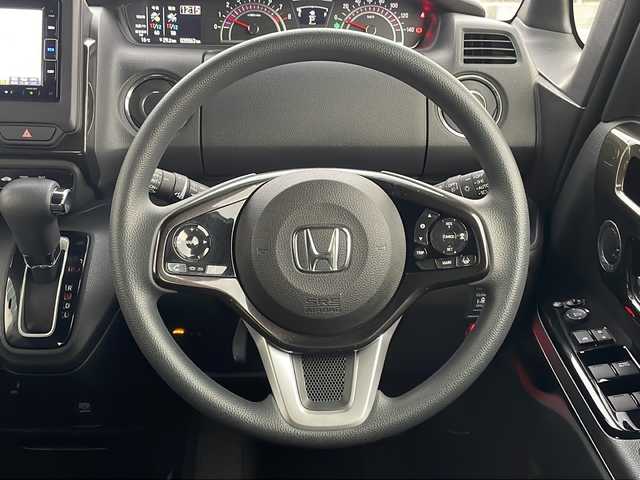 ホンダ Ｎ ＢＯＸ カスタム G L ホンダセンシング 山口県 2021(令3)年 3.6万km クリスタルブラックパール 純正7インチナビ（VXM-214VFi）/（Bluetooth/SD/CD/DVD/フルセグTV)/前後ドライブレコーダー/バックカメラ/シートヒーター（運転席/助手席）/ビルドインETC/片側パワースライドドア/Honda SENSING/・衝突軽減ブレーキ（CMBS）/・誤発進抑制機能/・歩行者事故低減ステアリング/・路外逸脱抑制機能/・渋滞追従機能付アダプティブクルーズコントロール（ACC）/・車線維持支援システム（LKAS）/・先行車発進お知らせ機能/・標識認識機能/・後方誤発進抑制機能/LEDヘッドライト/オートマチックハイビーム/オートライト/純正フロアマット/スペアキー1本/スマートキー/取扱説明書