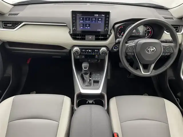 トヨタ ＲＡＶ４ G 福井県 2021(令3)年 1.5万km シルバーメタリック フルタイム　４WD/純正ディスプレイオーディオ/フルセグTV/Bluetooth/USB/Apple Car Play・Android Auto対応/AM/FM/Toyota Safety Sense/・プリクラッシュセーフティ/・レーントレーシングアシスト/・レーダークルーズコントロール/・オートマチックハイビーム/・ロードサインアシスト/・パーキングサポートブレーキ/・ブラインドスポットモニター/・パーキングサポートブレーキ/パノラミックビューモニター/ビルトインETC/オートライト /LED/フォグランプ/プッシュスタート/スマートキー（スペアキー１本あり）/メモリー付き　パワーシート（運転席）/シートヒーター / 革巻きステアリング/ハンドルヒーター/ステアリングチルド機能/ステアリングリモコン/純正18インチアルミ積込（サマータイヤ）/純正フロアマット