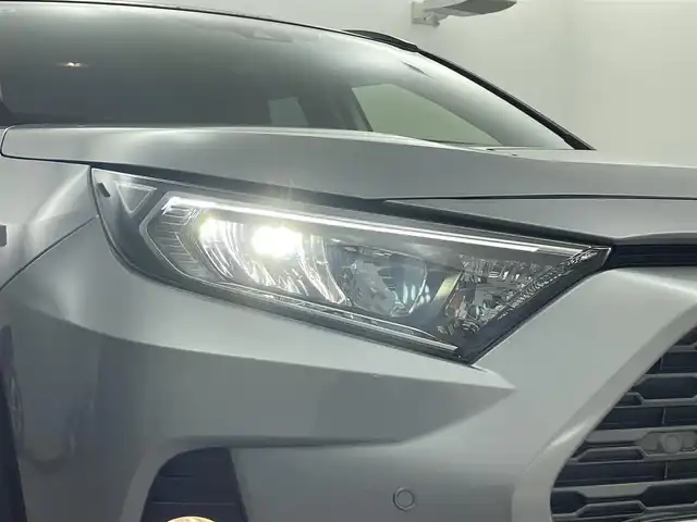 トヨタ ＲＡＶ４ G 福井県 2021(令3)年 1.5万km シルバーメタリック フルタイム　４WD/純正ディスプレイオーディオ/フルセグTV/Bluetooth/USB/Apple Car Play・Android Auto対応/AM/FM/Toyota Safety Sense/・プリクラッシュセーフティ/・レーントレーシングアシスト/・レーダークルーズコントロール/・オートマチックハイビーム/・ロードサインアシスト/・パーキングサポートブレーキ/・ブラインドスポットモニター/・パーキングサポートブレーキ/パノラミックビューモニター/ビルトインETC/オートライト /LED/フォグランプ/プッシュスタート/スマートキー（スペアキー１本あり）/メモリー付き　パワーシート（運転席）/シートヒーター / 革巻きステアリング/ハンドルヒーター/ステアリングチルド機能/ステアリングリモコン/純正18インチアルミ積込（サマータイヤ）/純正フロアマット